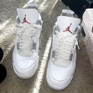 Selling Jordan’s shoes grey white and red.size is 13